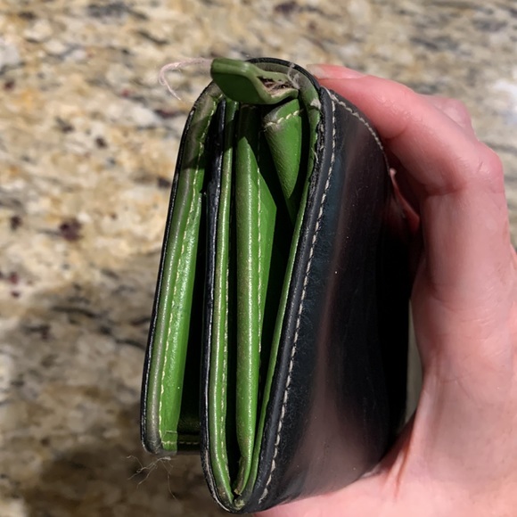 Kate spade black leather wallet with green interior 1 zip pouch 3 pockets - Picture 5 of 13